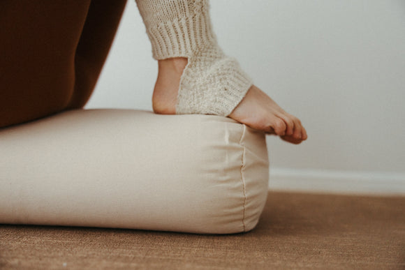 Yoga bolster - Wiano - QUIET, 23 x 65 cm, 4 color options