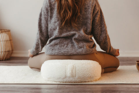 Meditaatiotyyny - Wiano - PYRY, merinovillainen, puolikuu