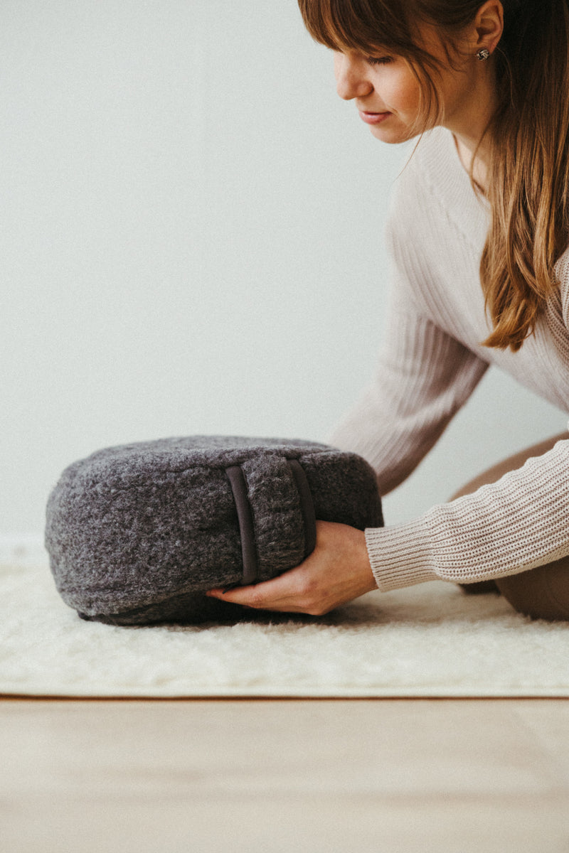 Yoga and meditation pillow - Wiano - SUMU, gray, merino wool