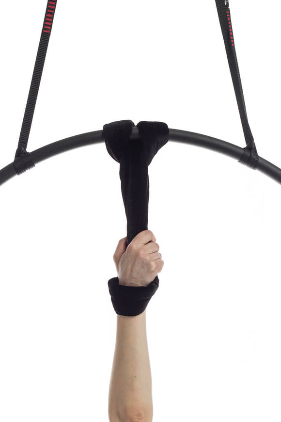 Käsisilmukka rengastrapetsiin - Aerial Silks