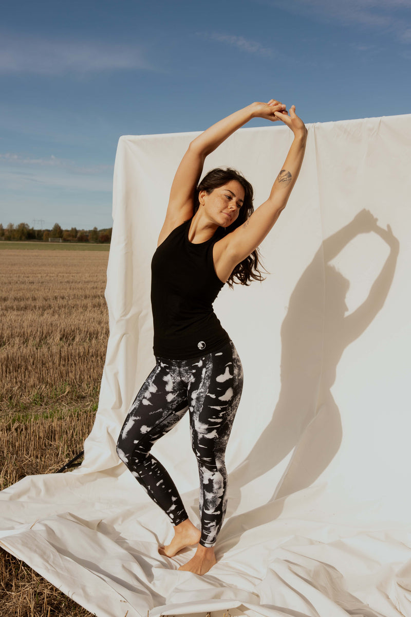 Yoga leggings - Njálla Clothing - Iron birch, snowfall